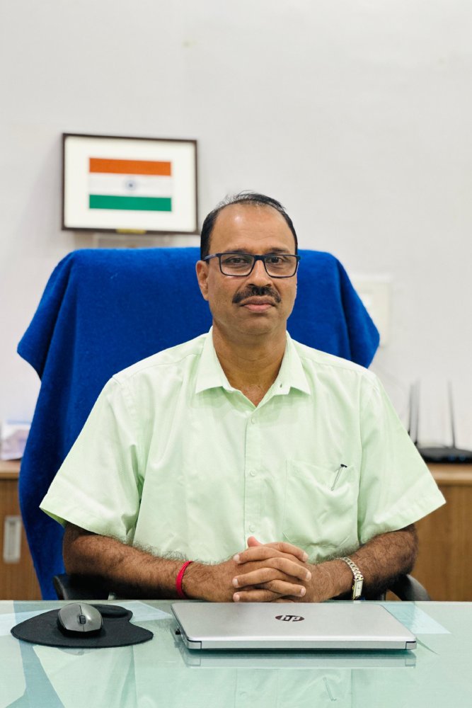 Shri Anant Venkatesh Prabhu Chodnekar   <BR>FA & CAO